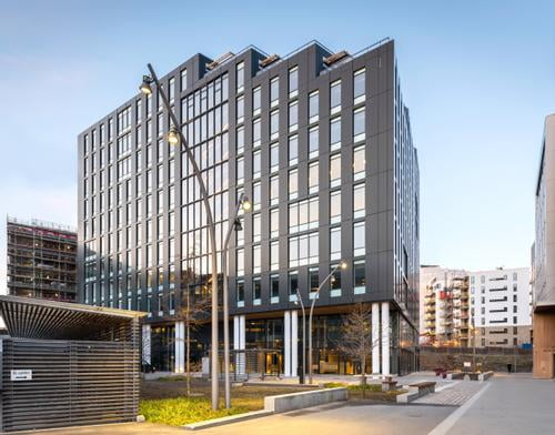 Fasade over kontorbygget på Karvesvingen 5